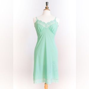1950’s/60’s Mint Green Nylon Slip • S